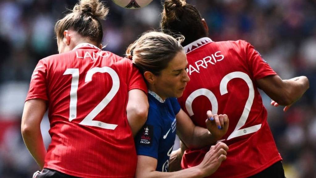 Đội nữ Chelsea hạ M.U trong trận chung kết kỷ lục bóng đá Anh