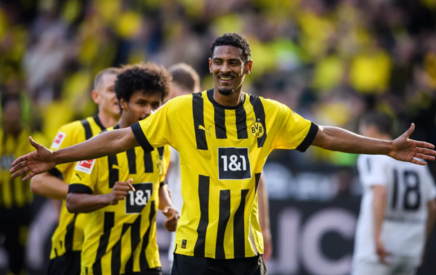 Thắng tưng bừng, Dortmund phả hơi nóng vào gáy Bayern 