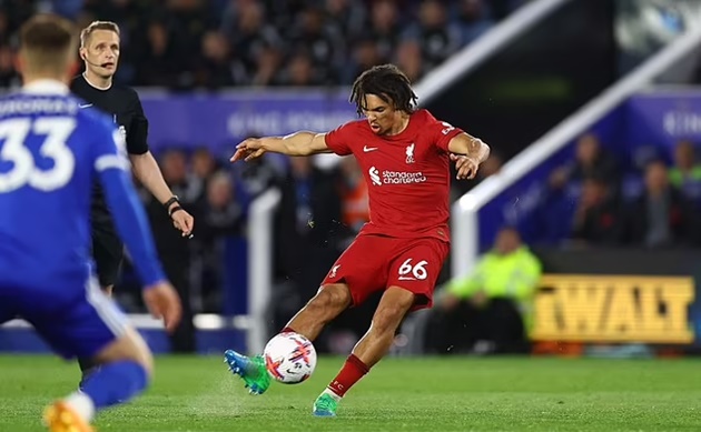 Ảnh bài viết 2 siêu phẩm cháy lưới, Liverpool còn kém Man Utd 1 điểm