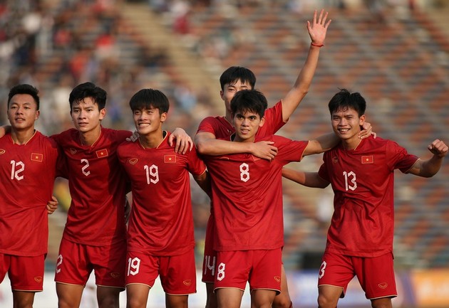 Ông Troussier: "HCĐ không đáp ứng lại kỳ vọng"; Báo Thái Lan ngã mũ trước ĐT nữ Việt Nam