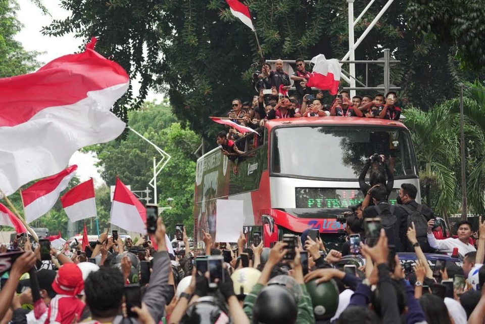 Biển người ở Jakarta chào đón U22 Indonesia về nước sau SEA Games 32