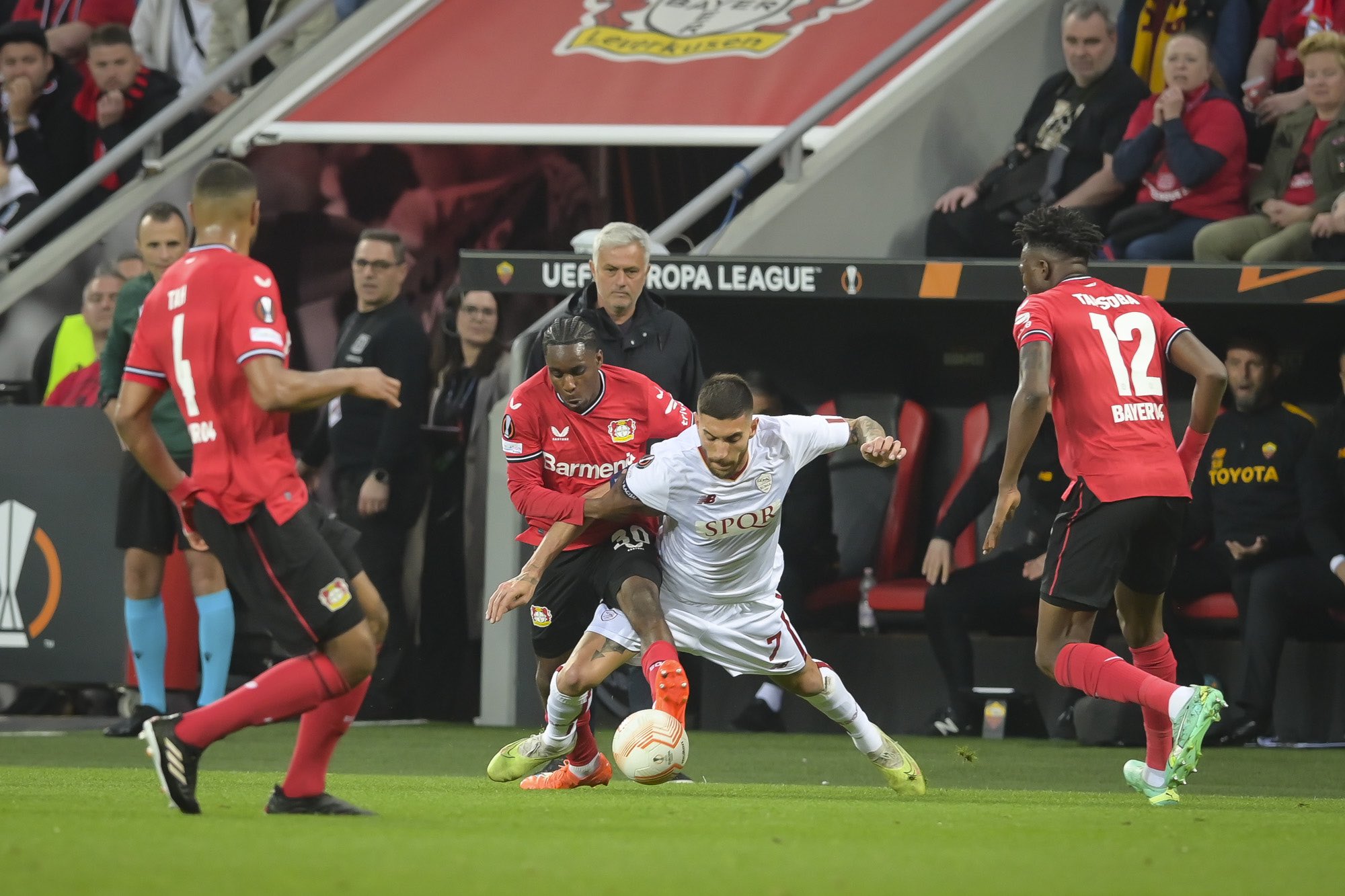 Gây choáng cho Leverkusen, Roma của Mourinho vào chung kết cúp châu Âu 2 mùa liên tiếp
