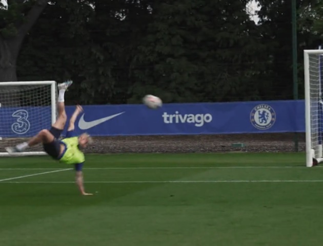 2 bom tấn Chelsea ngẫu hứng trình diễn trước trận Man City