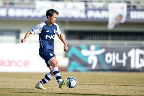 Văn Toàn đá chính trong chiến thắng 2-0 của Seoul E-Land