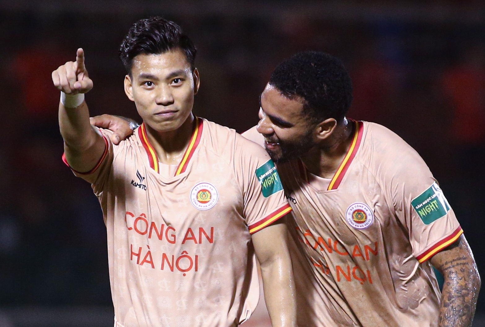 Văn Thanh tỏa sáng rực rỡ trong trận thắng của CAHN