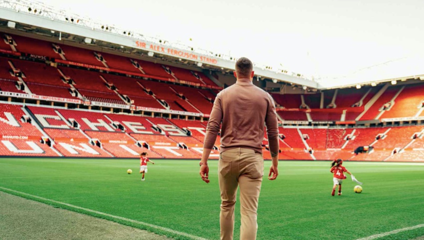 Xót xa những hình ảnh cuối của Phil Jones ở Old Trafford