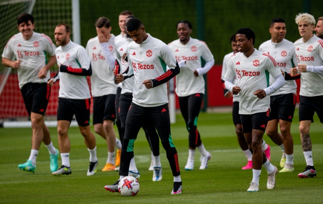 Ảnh bài viết  M.U thay đổi diện mạo, cầu thủ bị lãng quên tái xuất trên sân tập