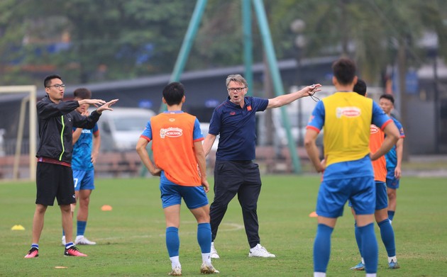 ĐT Việt Nam và tia sáng tại V-League