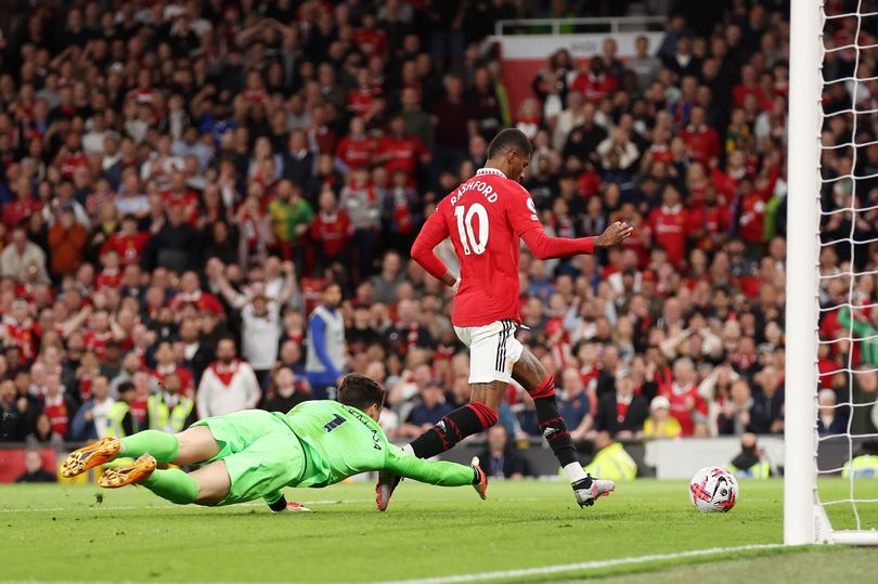 Hasselbaink chọn vị trí tối ưu cho Rashford khi đối đầu Man City