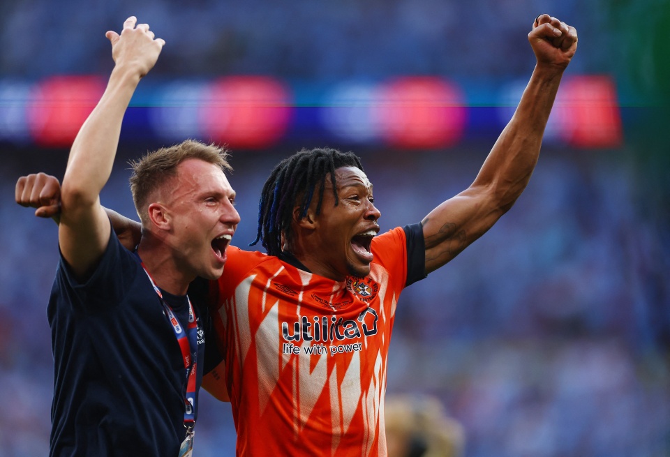 CLB 138 năm tuổi đổi đời nhờ vé dự Premier League