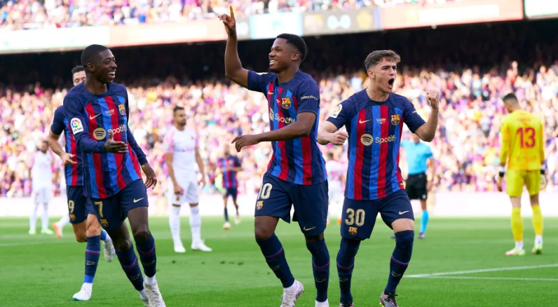 Barca tạm biệt sân Camp Nou bằng chiến thắng hủy diệt