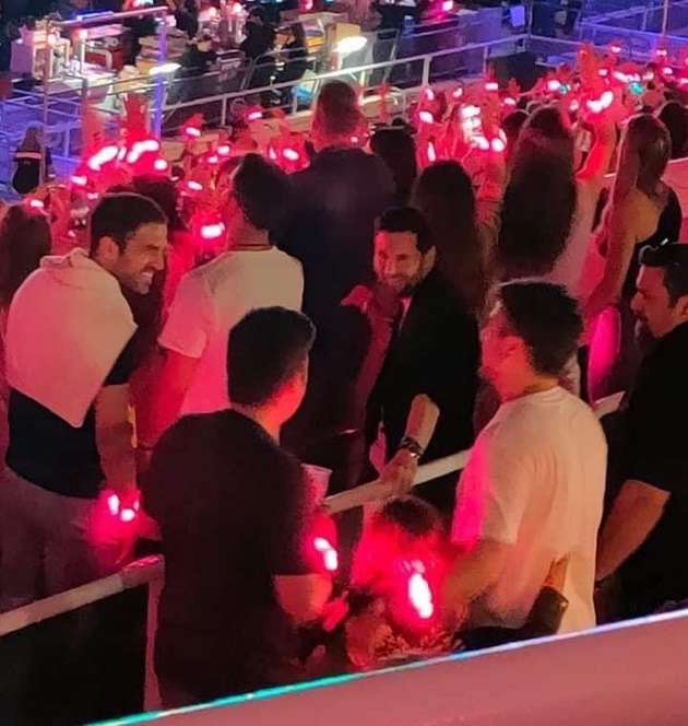 Ảnh bài viết Ngó lơ PSG, Messi làm điều gây bão tại Barca