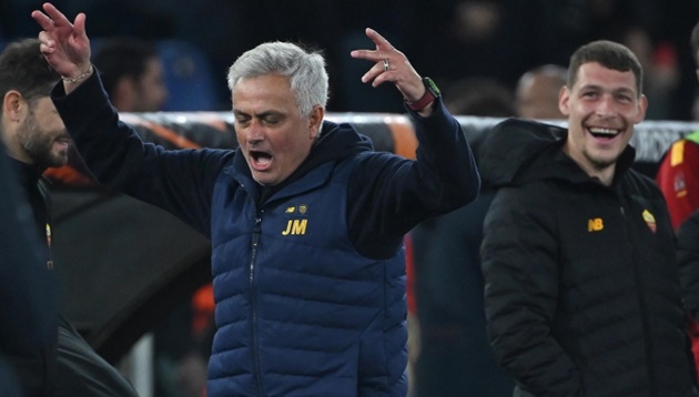 Sự cẩn trọng bất thành của Mourinho
