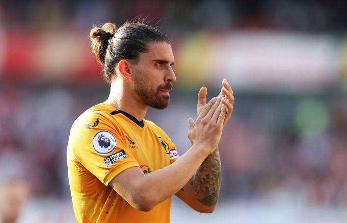 HLV Xavi nói lời phũ phàng với Ruben Neves