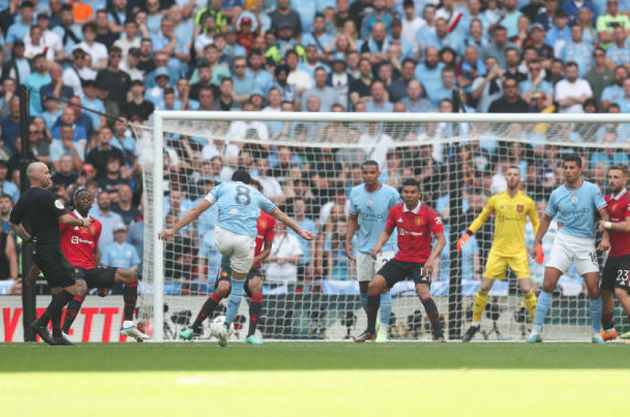 Khuất phục M.U, cú ăn 3 vĩ đại chờ Man City