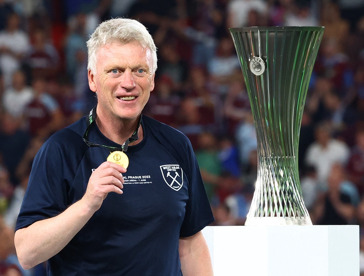 Khoảnh khắc xúc động trong ngày David Moyes giành cúp châu Âu