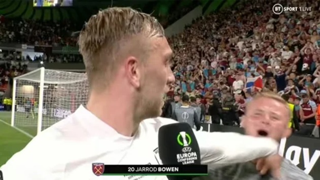 Ảnh bài viết Người hùng West Ham hành động cục súc