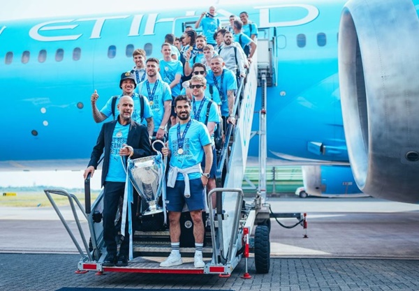 Ảnh bài viết Thầy trò Pep trở lại Anh, sẵn sàng cho lễ ăn mừng cú ăn ba lịch sử