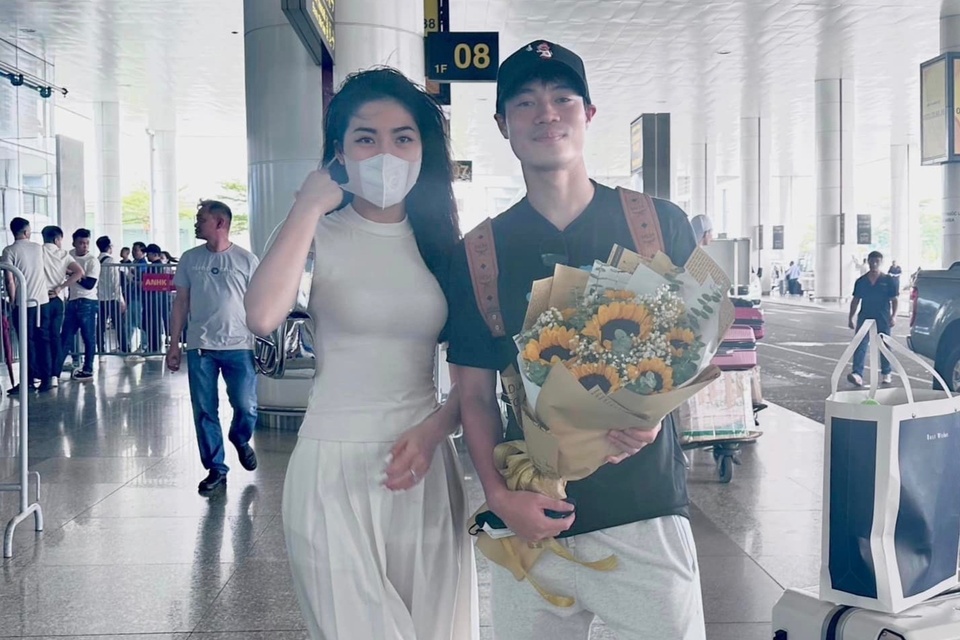 Văn Toàn về nước hội quân tuyển Việt Nam