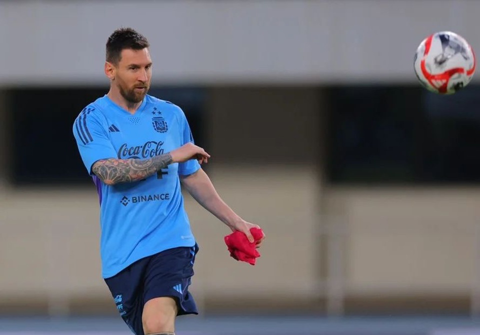 CĐV Indonesia mong Messi thi đấu