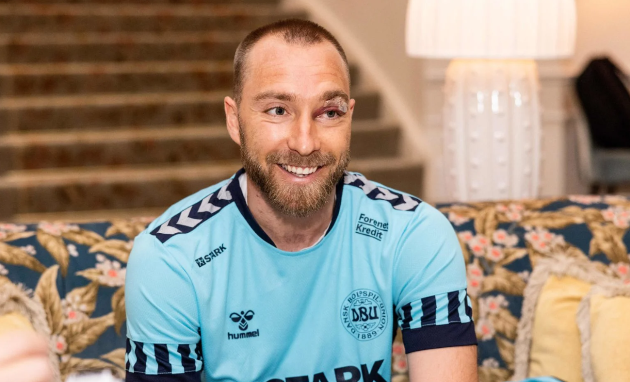 Christian Eriksen ủng hộ đồng hương đến Old Trafford