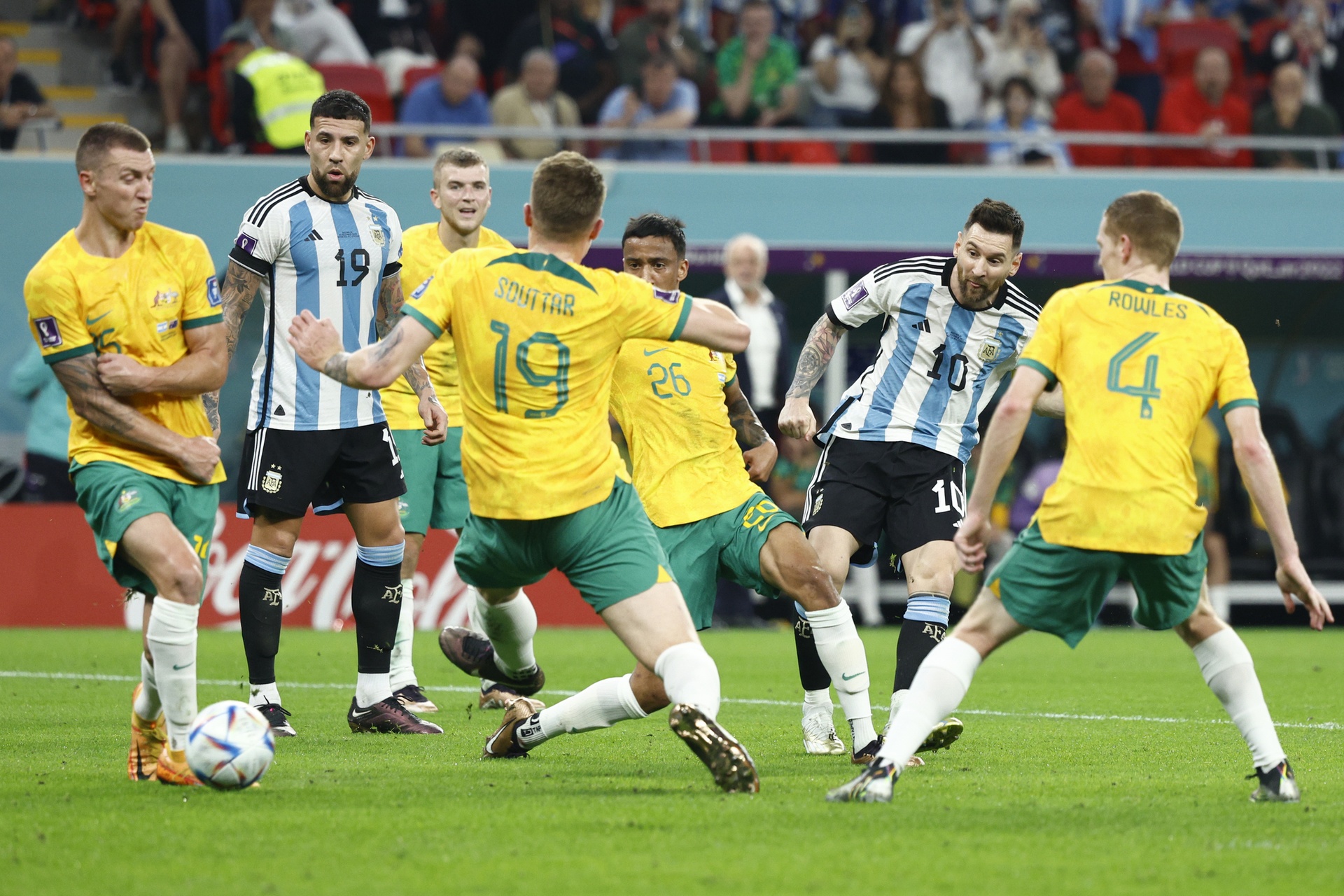 Messi chơi hay là nỗi xấu hổ với Barca