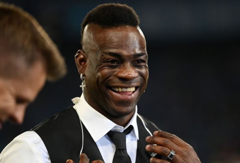 Balotelli đấm nhầm giám đốc CLB chủ quản