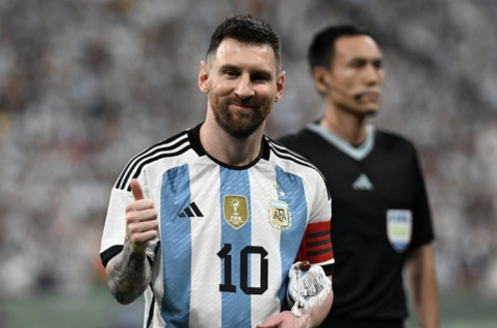 Bỏ Indonesia, Messi về quê đá giao hữu