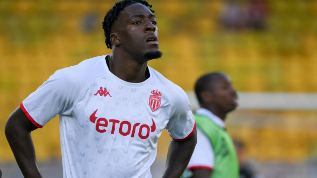 Bỏ Kim Min-jae, M.U nhắm mua 2 hậu vệ Ligue 1