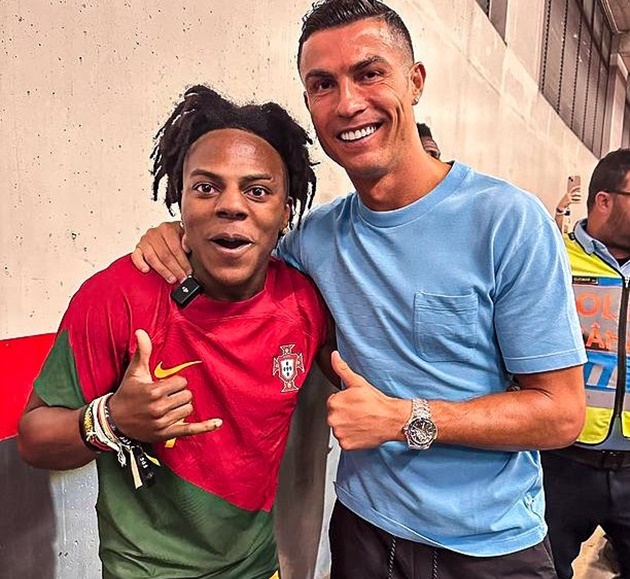Toàn cảnh biểu cảm phát sốt của youtuber nổi như cồn khi gặp Ronaldo