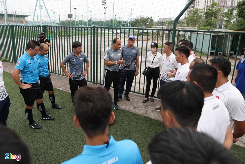FIFA khen trọng tài Việt Nam học nhanh VAR