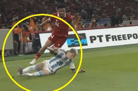 Sao Man United cay cú với hậu vệ Indonesia