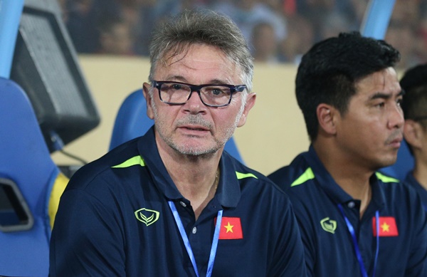 BLV Quang Tùng: HLV Philippe Troussier táo bạo trong cách dụng quân