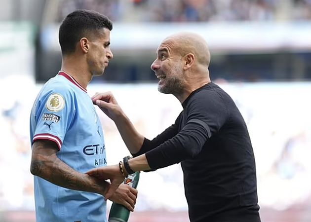 Pep đã mở lời, Man Utd còn chờ gì mà không mua Cancelo?