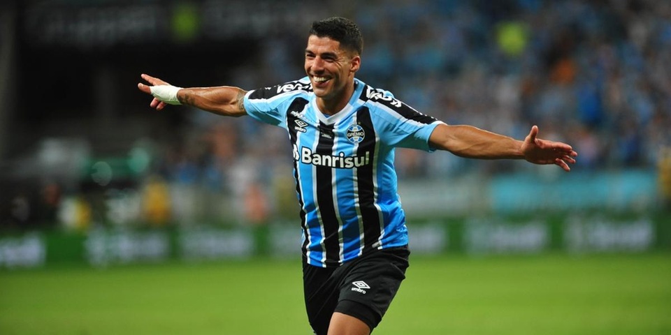 Luis Suarez nguy cơ lắp chân giả