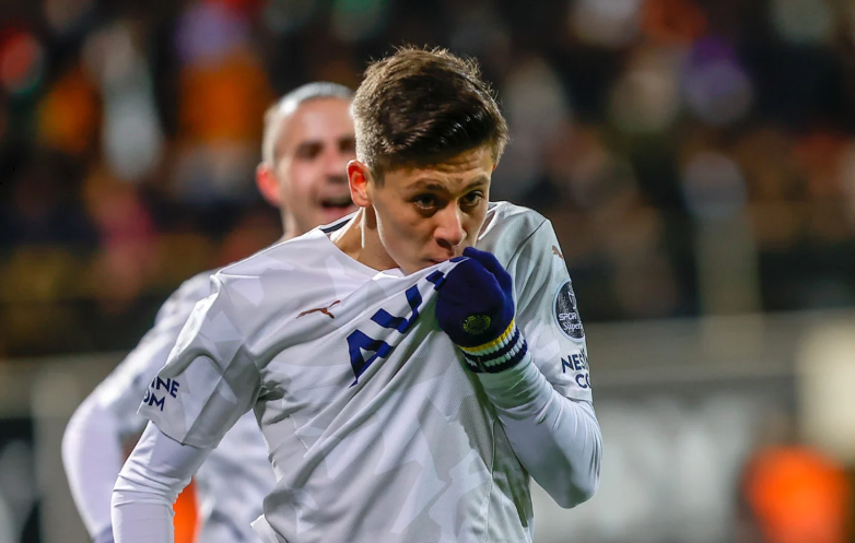 'Số 10 đó giỏi hơn tôi' - Ozil khen ngợi mục tiêu của Arsenal