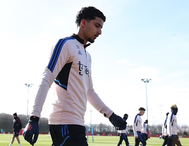 Man Utd thể hiện sự lọc lõi trên bàn đàm phán