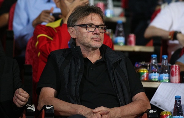 Tuyển Việt Nam: Nhìn từ V-League lo cho HLV Troussier