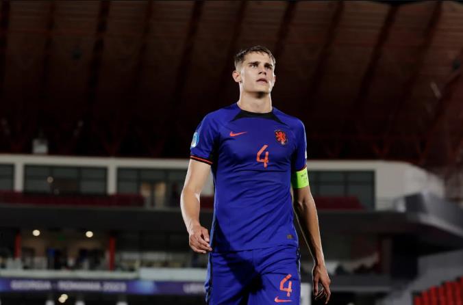Arsenal tranh mua hậu vệ nhanh hơn cả Vinicius với Tottenham