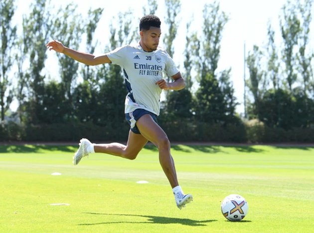 Barca muốn cuỗm tài năng 20 tuổi của Arsenal