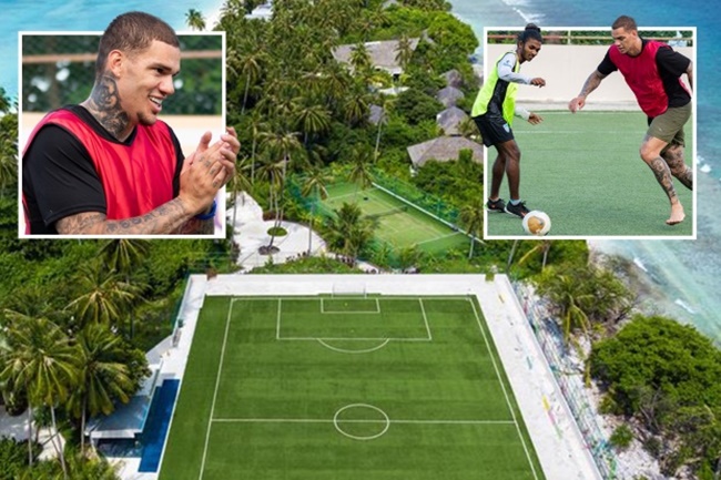 Ederson thi đấu bằng chân trần tại Maldives