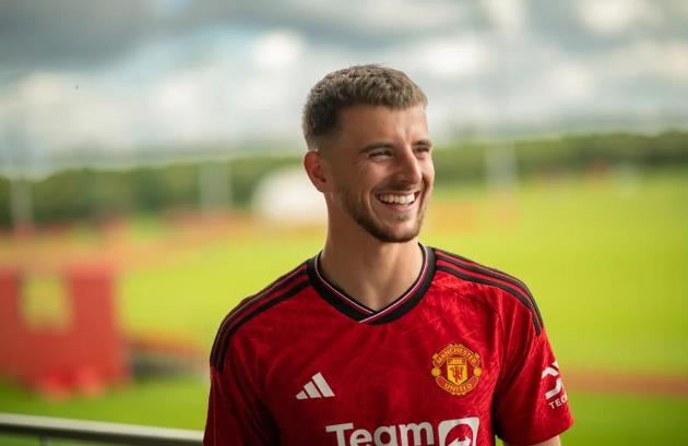 Mount chưa đá, bộ 3 tiền vệ của Man United đã bị chê