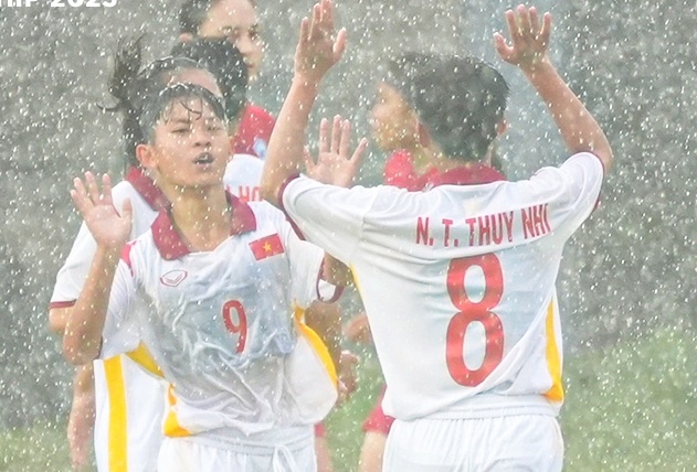 U19 nữ Việt Nam đè bẹp đối thủ Singapore
