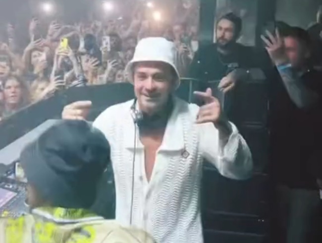 Ảnh bài viết Grealish lộ bộ dạng chơi DJ cực chất trong hộp đêm