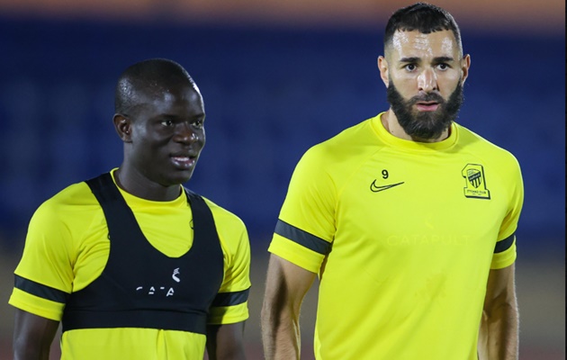 Ảnh bài viết Biểu cảm của Benzema khi chạm mặt Kante