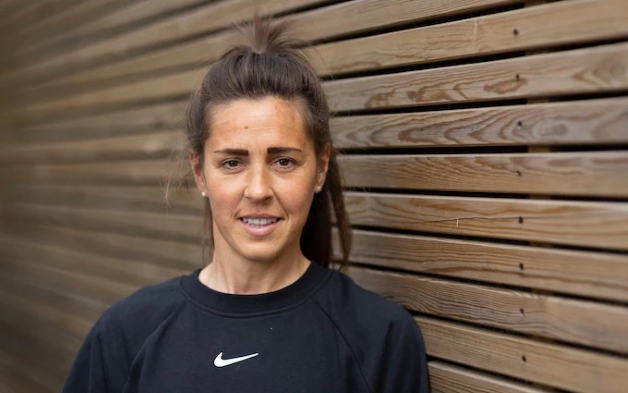 Fara Williams: Từ cô gái vô gia cư cho đến nữ huyền thoại bóng đá Anh