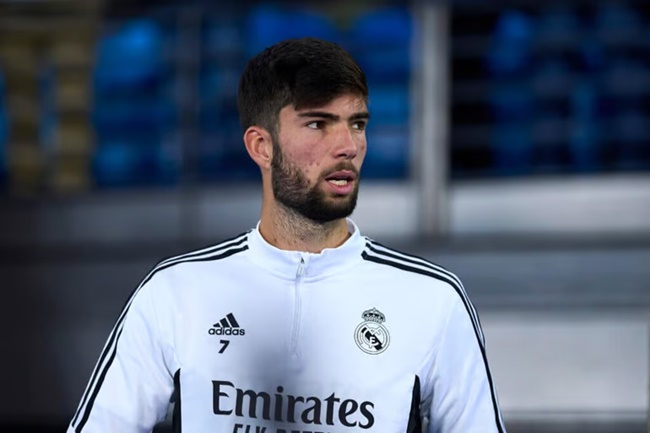 Real ký thêm 1 năm hợp đồng với con trai Zidane