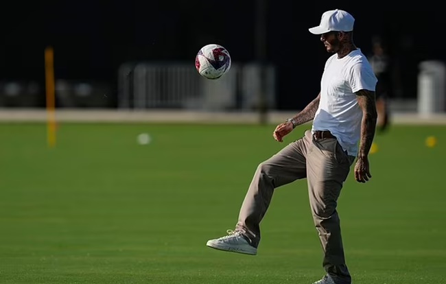 Ảnh bài viết Beckham 'chiếm sóng' trong buổi tập đầu tiên của Messi