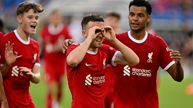 Ảnh bài viết Jota hóa 'gà son' trong ngày Liverpool ra mắt 2 tân binh