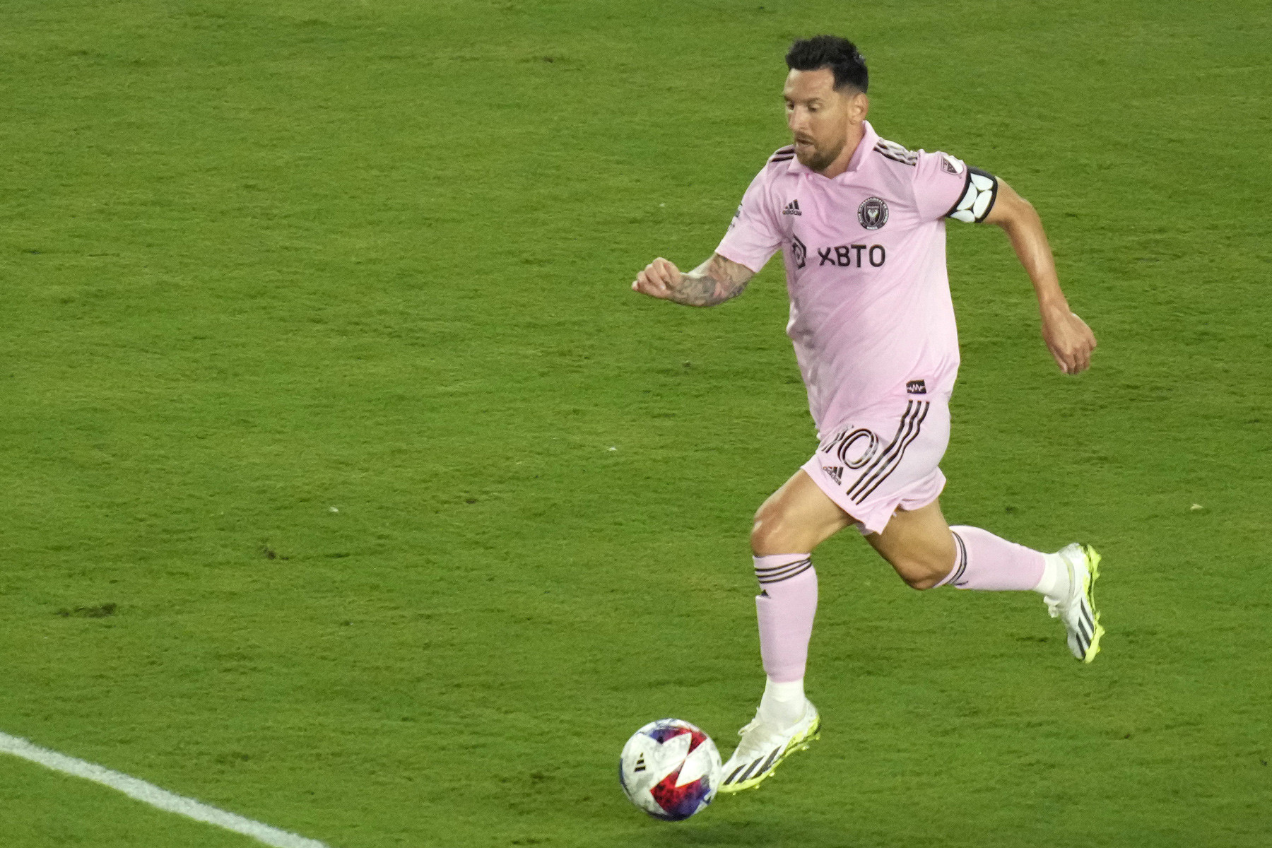 Messi bùng nổ ở Inter Miami: Bóng đá kiểu Hollywood